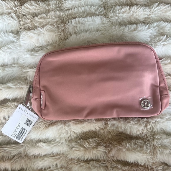 lululemon athletica Handbags - Everywhere Belt Bag 1L